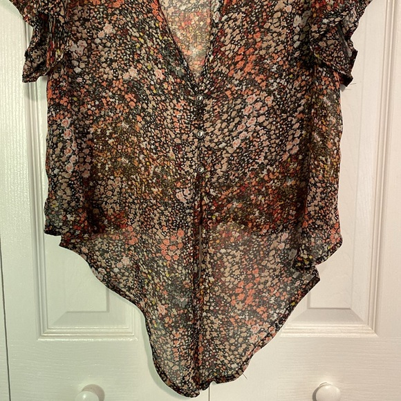 Flutter Sleeve Sheer Floral Top - Picture 5 of 7